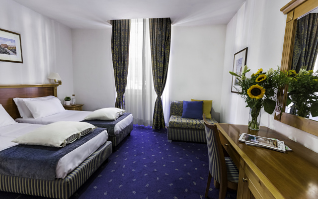 Hotel Diplomatic - Image 6