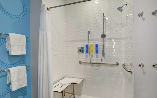 Tru by Hilton Middletown