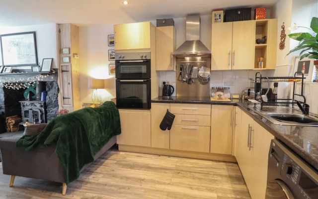 3 Barlwyd Terrace