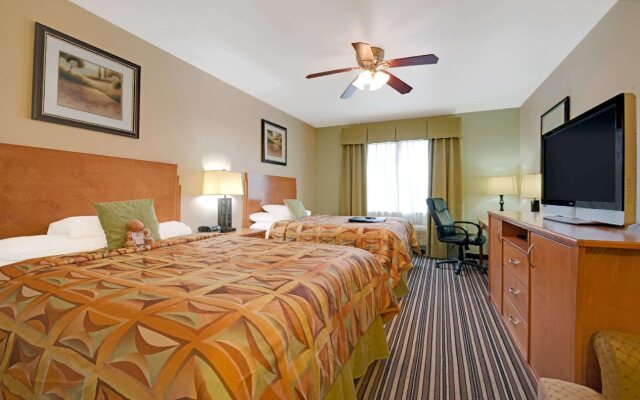 Super 8 by Wyndham Austin/Airport North