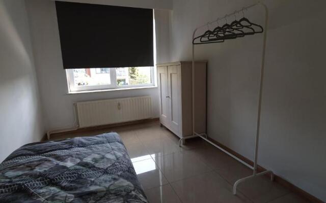 Superb Appartement With 3 Bed Rooms In Antwerpen