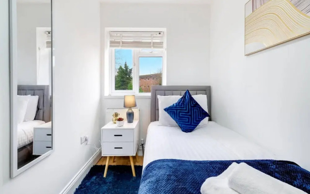 3 Bedroom House with Parking in Windsor