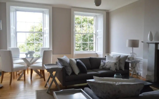 4 Bedroom Clock Tower Apartment In Edinburgh