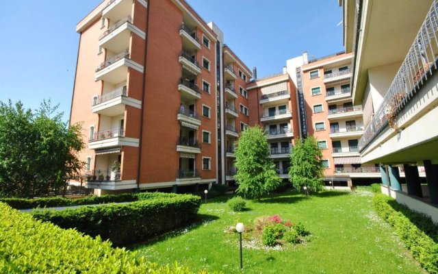 One bedroom appartement with furnished balcony and wifi at Vercelli