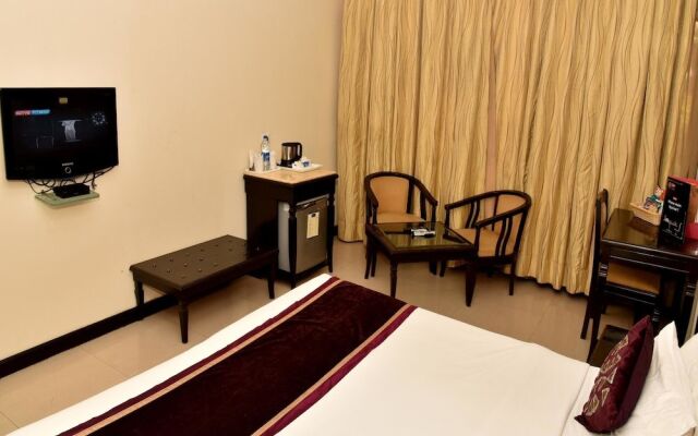OYO 2148 Hotel Metro 43