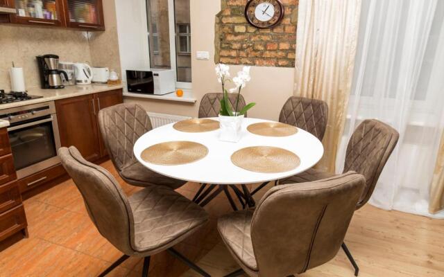 Baltic Amber in Diplomatic District & Free Parking