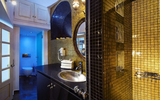 Hyperion Oia Suites