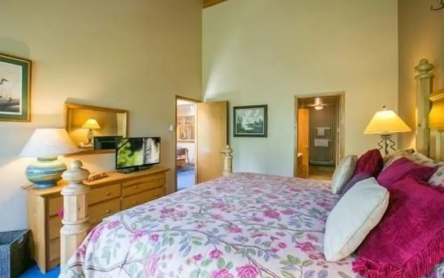 Townsend Place Condo 3 minutes walk to Beaver Creek VIllage by RedAwning