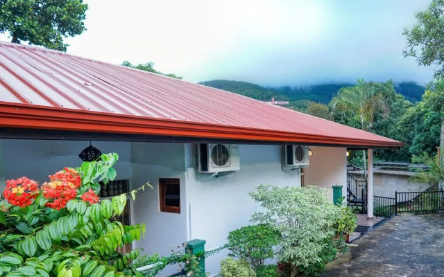 OYO 438 Sarala Residence Hotel