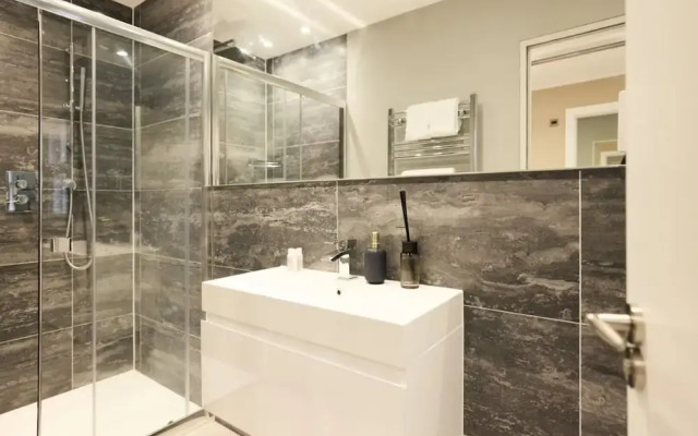 The Latimer Wonder - Stunning 5bdr House With Garden