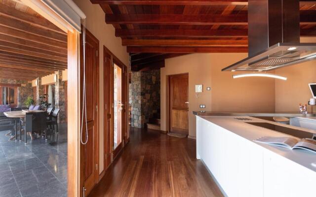 Oasis Villa with swimming pool in 4000m2 garden