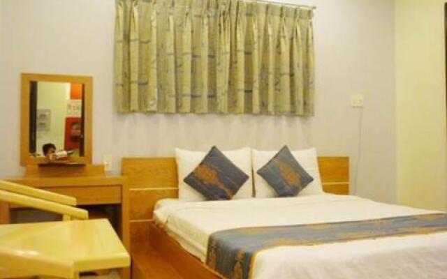 Khách sạn Huỳnh Tấn 2