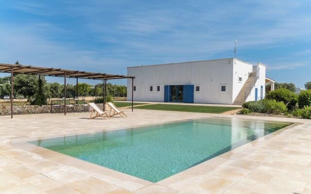 Casa Blue con piscina by Wonderful Italy