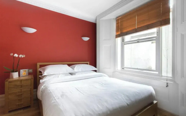 Clanricarde Gardens II by Onefinestay