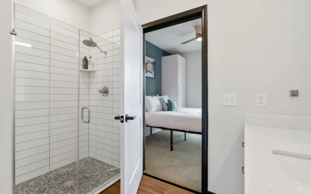 CozySuites on Mass w garage parking 20