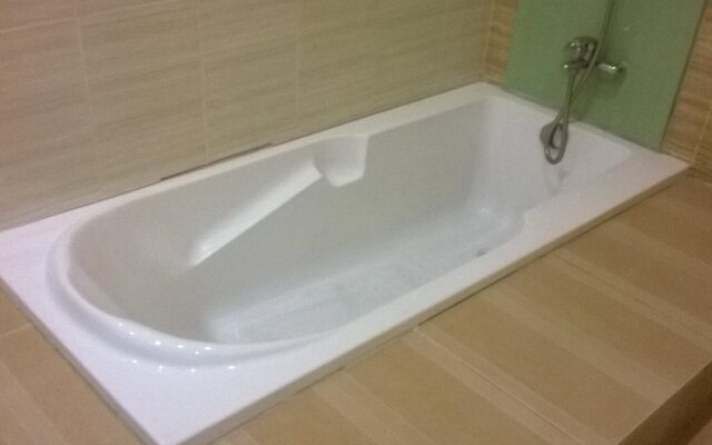Goldstar Garden Inn