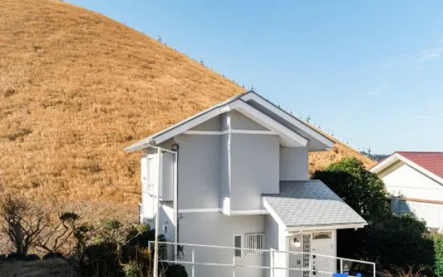 A private rental accommodation with a glass-walled sauna, COCO VILLA Mt. Omuro – Outside – Ito