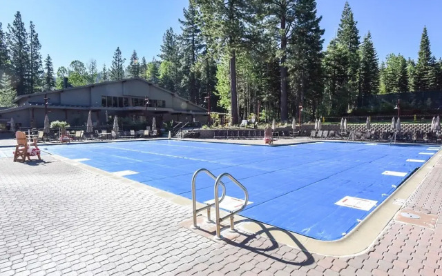 4025 Ski Trails