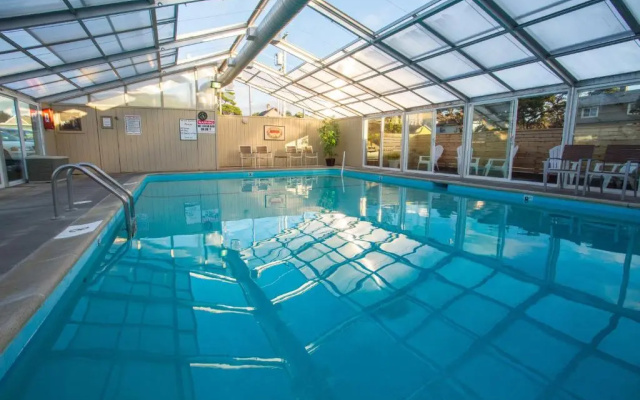 Pelican Shores Inn
