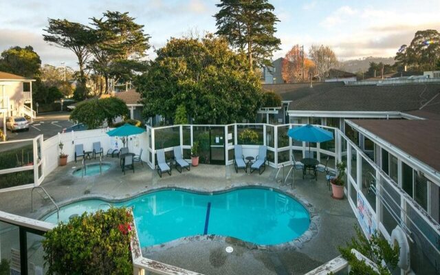 Monterey Bay Lodge