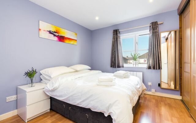 NEW 2BD Garden Flat Quick Access to Central London