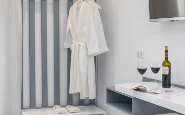 Crystal Mare Suites