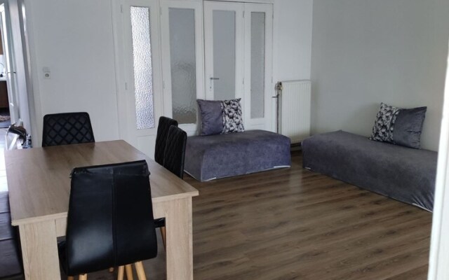 Room in Guest Room - Charming Room W Located in Brussels
