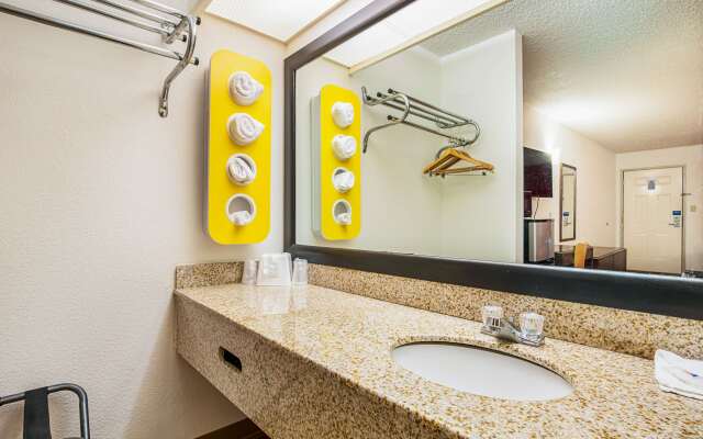 Motel 6 Covington, TN