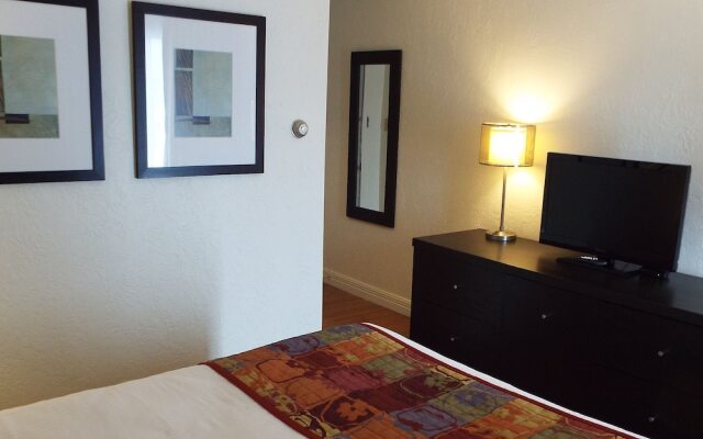Auberge Shores Inn & Hotel