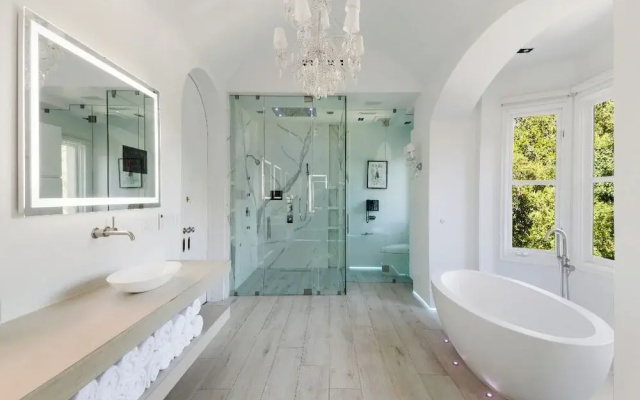 Carolwood - Modern Tuscan Villa With Rolling Lawns and Loggia in Holmby Hills