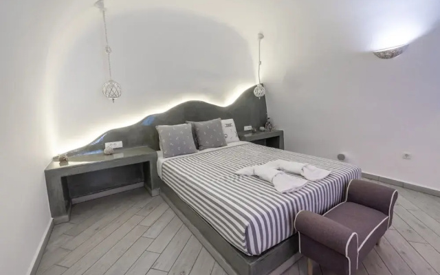 Santorini Fira Oasis