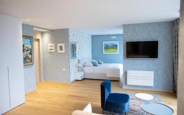 Seven Luxury Suites