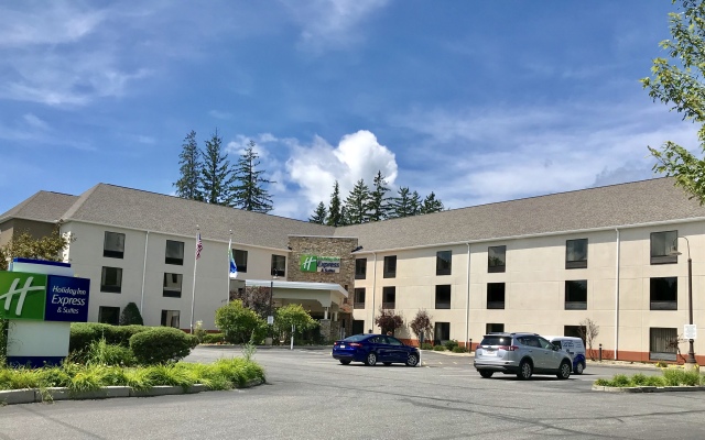 Holiday Inn Express Hotel & Suites Great Barrington, an IHG Hotel