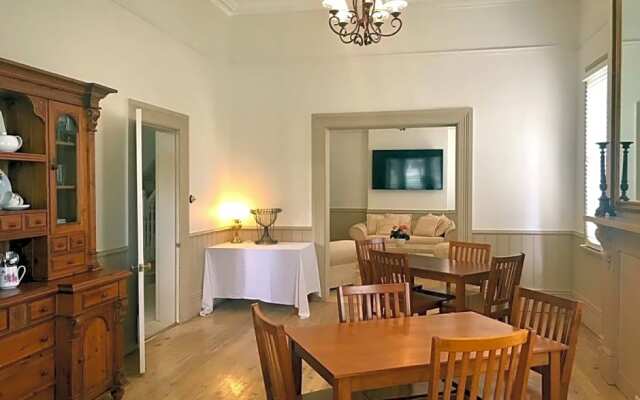 Te Rata House - All 6 Rooms