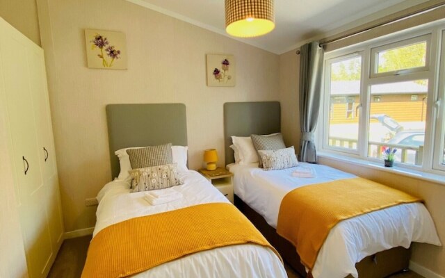 Hollicarrs - Wildflower Lodge