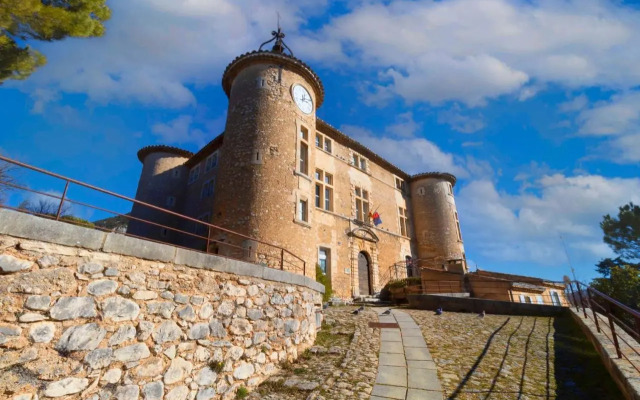 Luxurious Provencal Village House, Walk to Village Pool