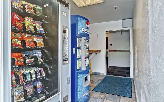 Motel 6 Glenview, IL - Chicago North
