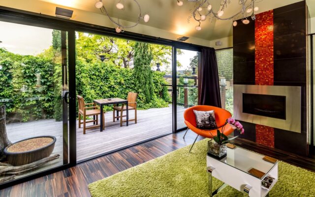 Corinda Contemporary