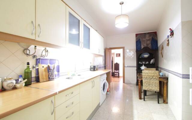 River View Very Central & Spacious 1 Bedroom