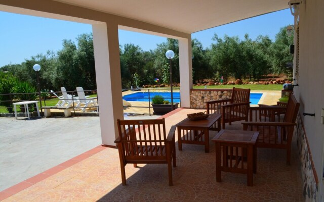 Villa With 2 Bedrooms In Floridia With Private Pool Enclosed Garden And Wifi 12 Km From The Beach