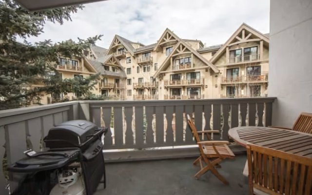 Condo with Onsite Pool & Hot Tub, Free WiFi & Garage Parking by RedAwning