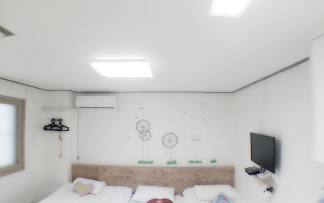 Dalkom Myeongdong Guesthouse