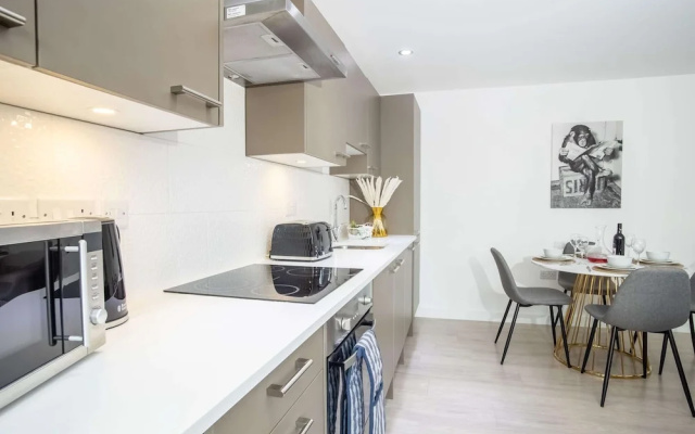 Exeter Cathedral Two-bedroom Stay