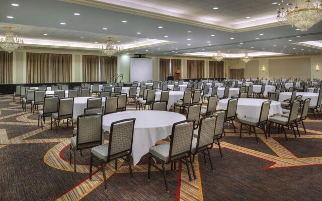 Sheraton Westport Chalet Hotel St. Louis