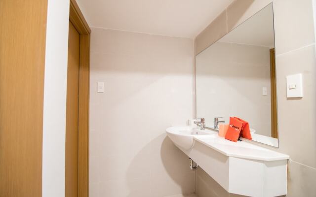 RedDoorz Plus near SECC D7