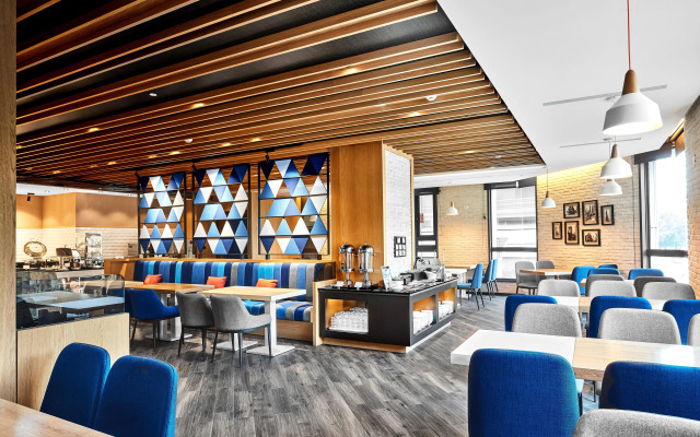 Holiday Inn Express Kaohsiung Love River by IHG