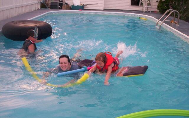 MacKenzie's Motel & Cottages