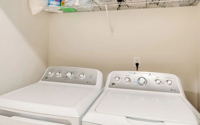 Pet-friendly Nashville Townhome: 10 Mi to Dtwn