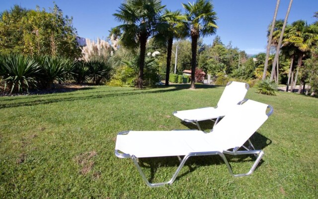 Amazing Gaia Le Palme Pool Lake View