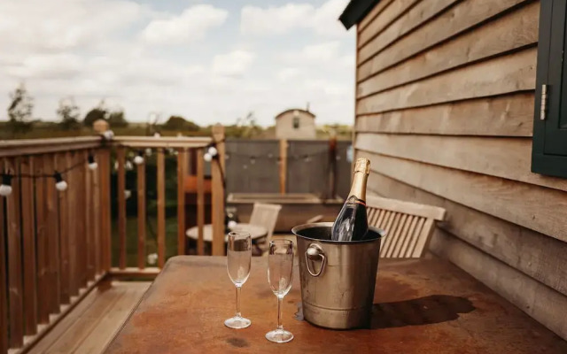 Fenland Retreats at Willow Grange Farm